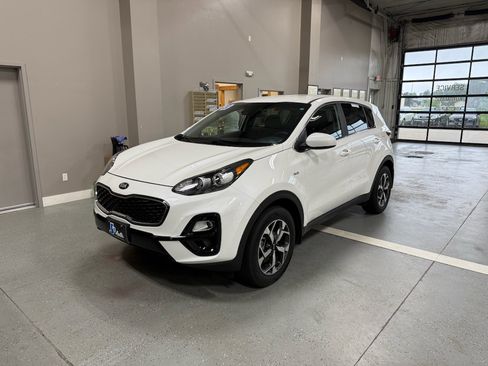 Used 2022 Kia Sportage LX AWD/4WD image 2