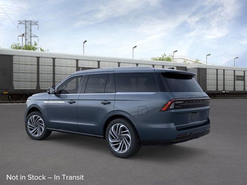 New 2025 Lincoln Navigator Reserve image 4