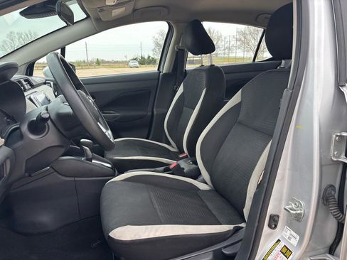 Used 2021 Nissan Versa SV image 8