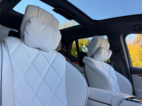 New 2025 Mercedes-Benz Maybach EQS 680 4MATIC image 12