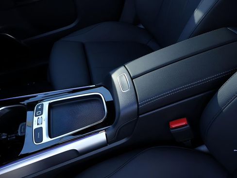 New 2026 Mercedes-Benz GLB 250 4MATIC image 33