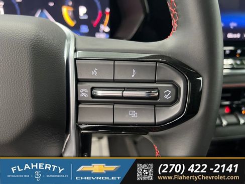 Used 2025 Chevrolet Colorado Z71 w/ Technology Package AWD/4WD image 24