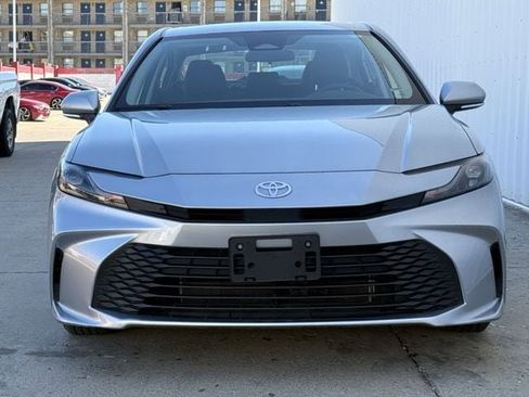 Used 2025 Toyota Camry LE image 8