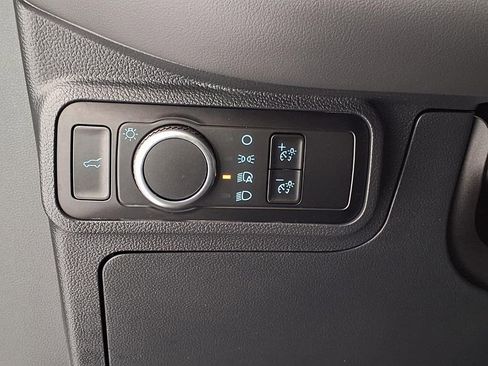 Used 2025 Ford Explorer Active AWD/4WD image 18