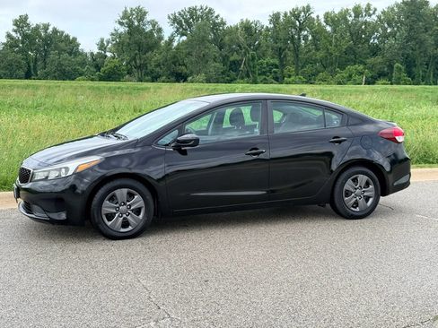 Used 2017 Kia Forte LX w/ LX Popular Package FWD image 9