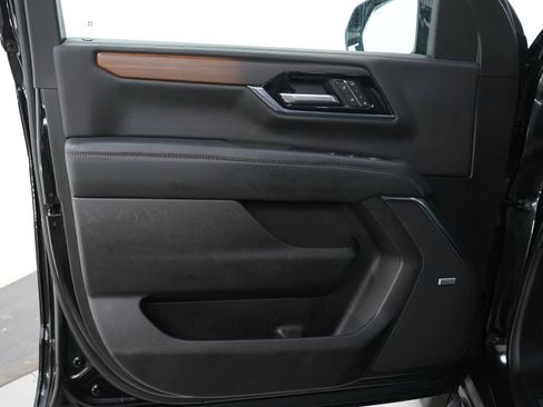 Used 2025 GMC Yukon Denali AWD/4WD image 22