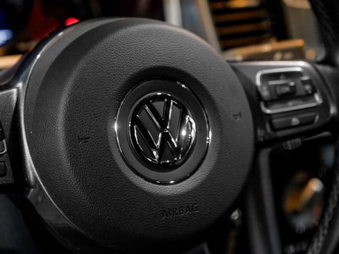 Used 2018 Volkswagen Beetle 2.0T SE FWD image 16