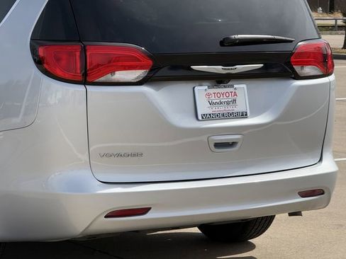 Used 2023 Chrysler Voyager LX image 6