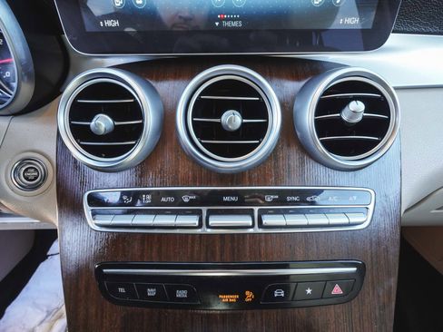 Used 2020 Mercedes-Benz GLC 300 GLC 300 image 18