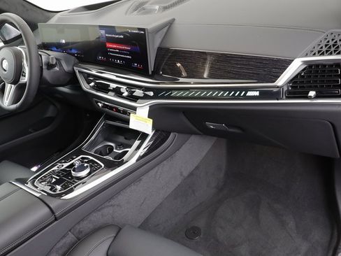 New 2026 BMW X7 M60i image 22