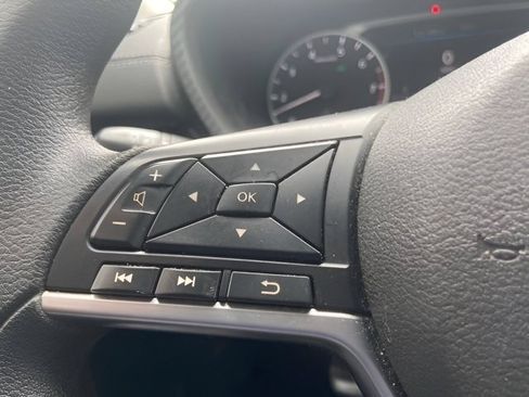 Used 2024 Nissan Sentra SV FWD image 15