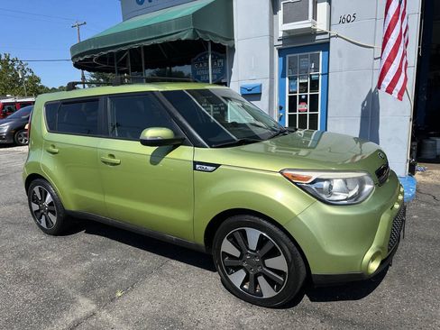 Used 2015 Kia Soul ! FWD image 3