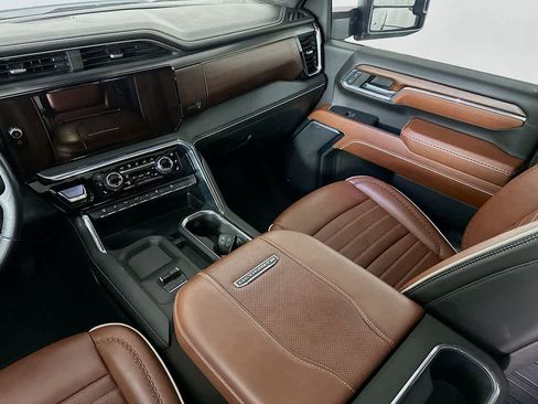 Used 2024 GMC Sierra 2500 Denali Ultimate image 11