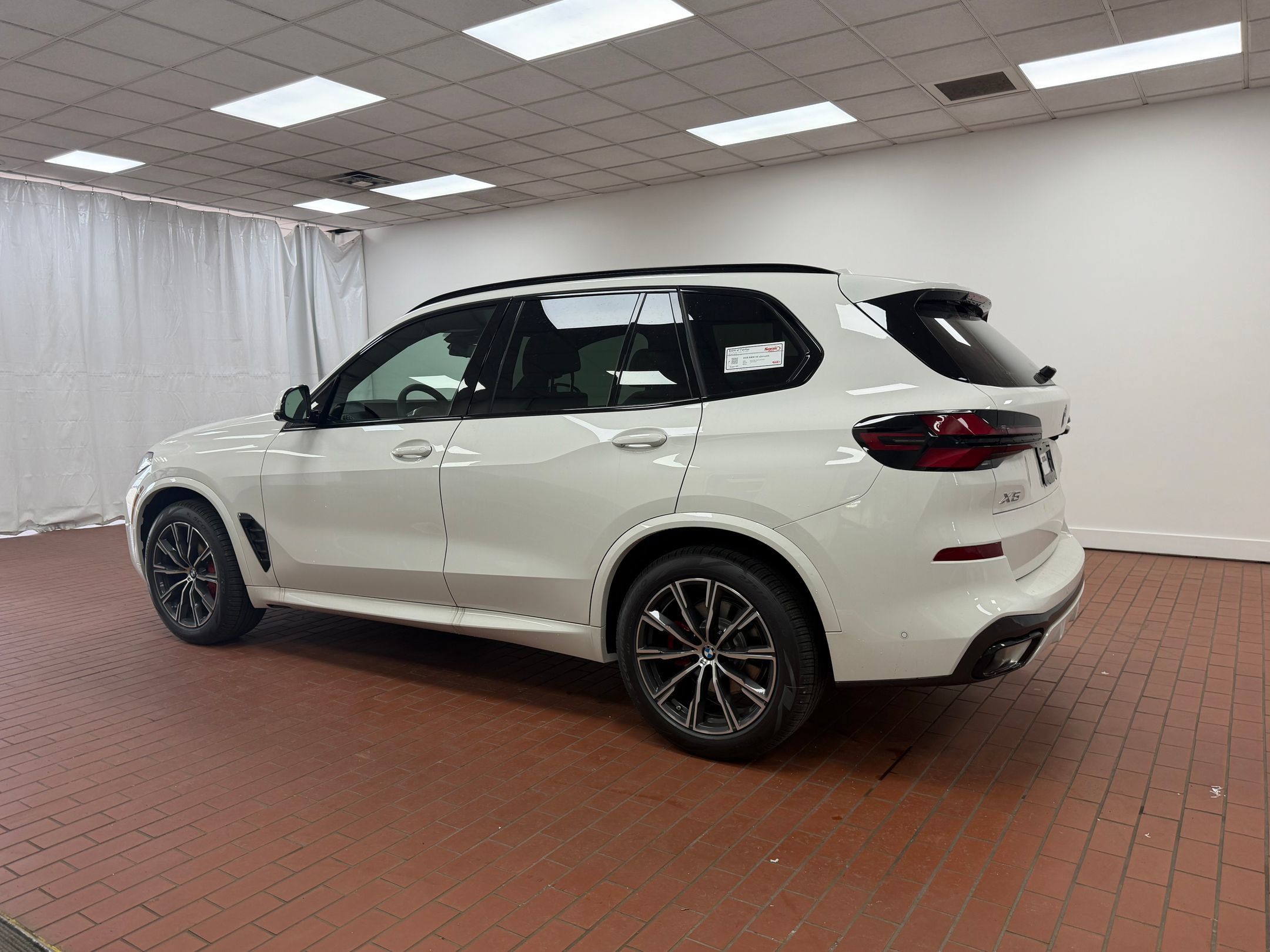 Used 2026 BMW X5 xDrive40i w/ M Sport Package AWD/4WD image 3
