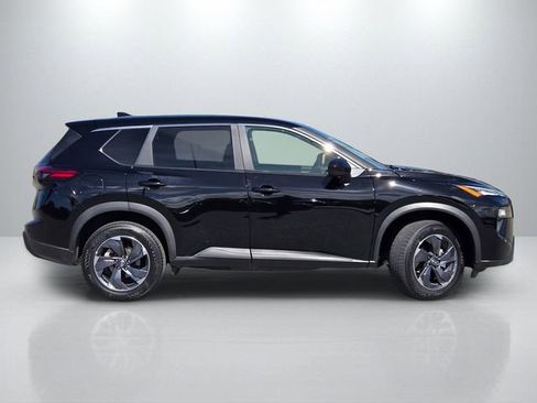 Used 2025 Nissan Rogue SV image 3