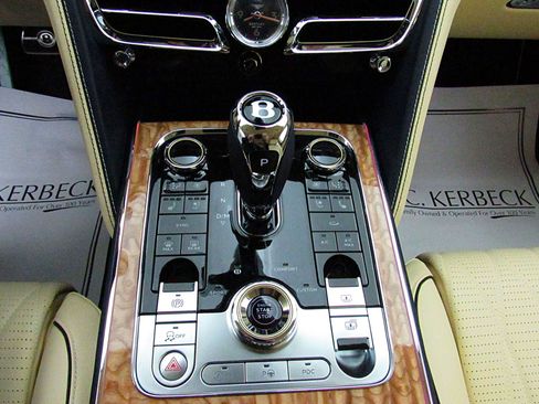 Certified 2022 Bentley Flying Spur V8 image 33