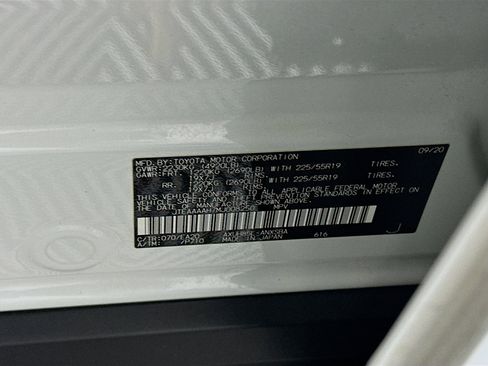 Used 2021 Toyota Venza LE image 12