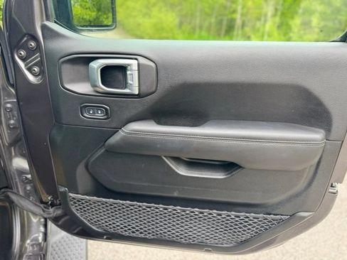 Used 2021 Jeep Wrangler Unlimited Sahara AWD/4WD image 18