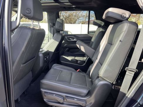 Used 2022 Chevrolet Tahoe LT w/ LT Signature Plus Package image 17