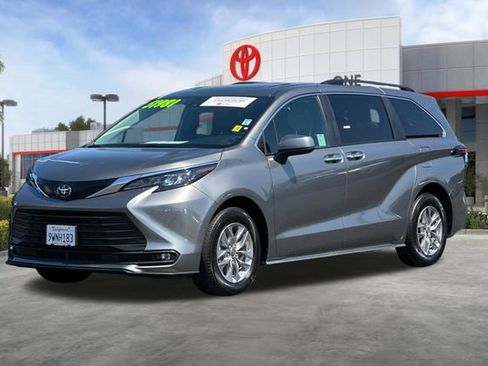 Certified 2026 Toyota Sienna XLE FWD image 10