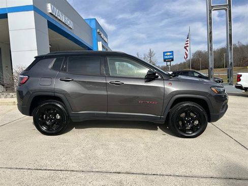 Used 2023 Jeep Compass Trailhawk image 3