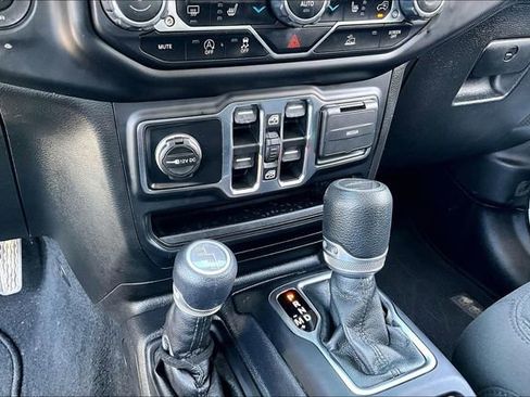 Used 2021 Jeep Gladiator Sport AWD/4WD image 24