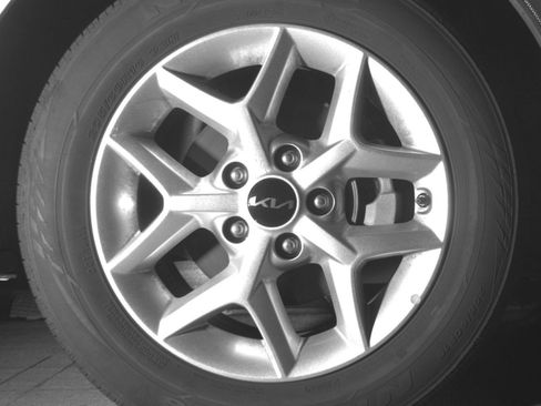 Used 2025 Kia Soul LX w/ LX Technology Package FWD image 16
