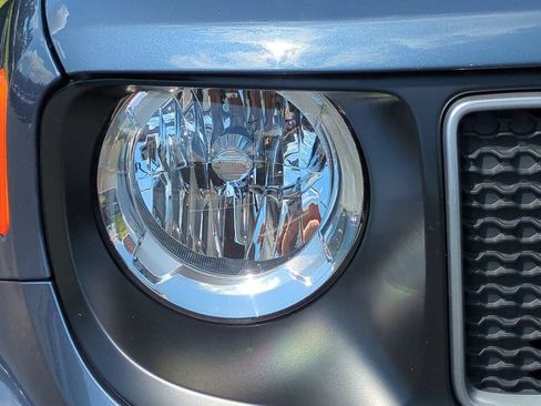 Used 2023 Jeep Renegade Latitude AWD/4WD image 9