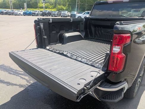 Used 2022 Chevrolet Silverado 1500 LT AWD/4WD image 32