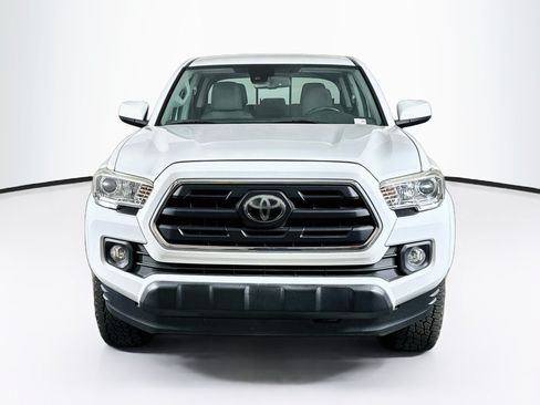 Used 2019 Toyota Tacoma SR5 RWD image 2