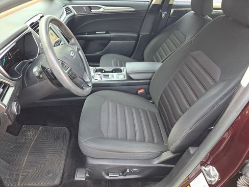 Used 2017 Ford Fusion SE w/ Fusion SE Technology Package FWD image 10