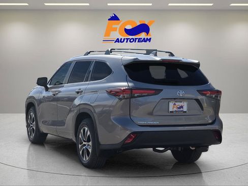New 2026 Toyota Highlander XLE image 3