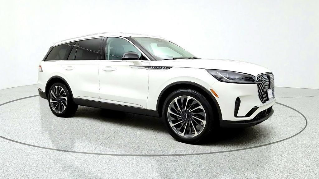 Used 2026 Lincoln Aviator Reserve AWD/4WD image 3