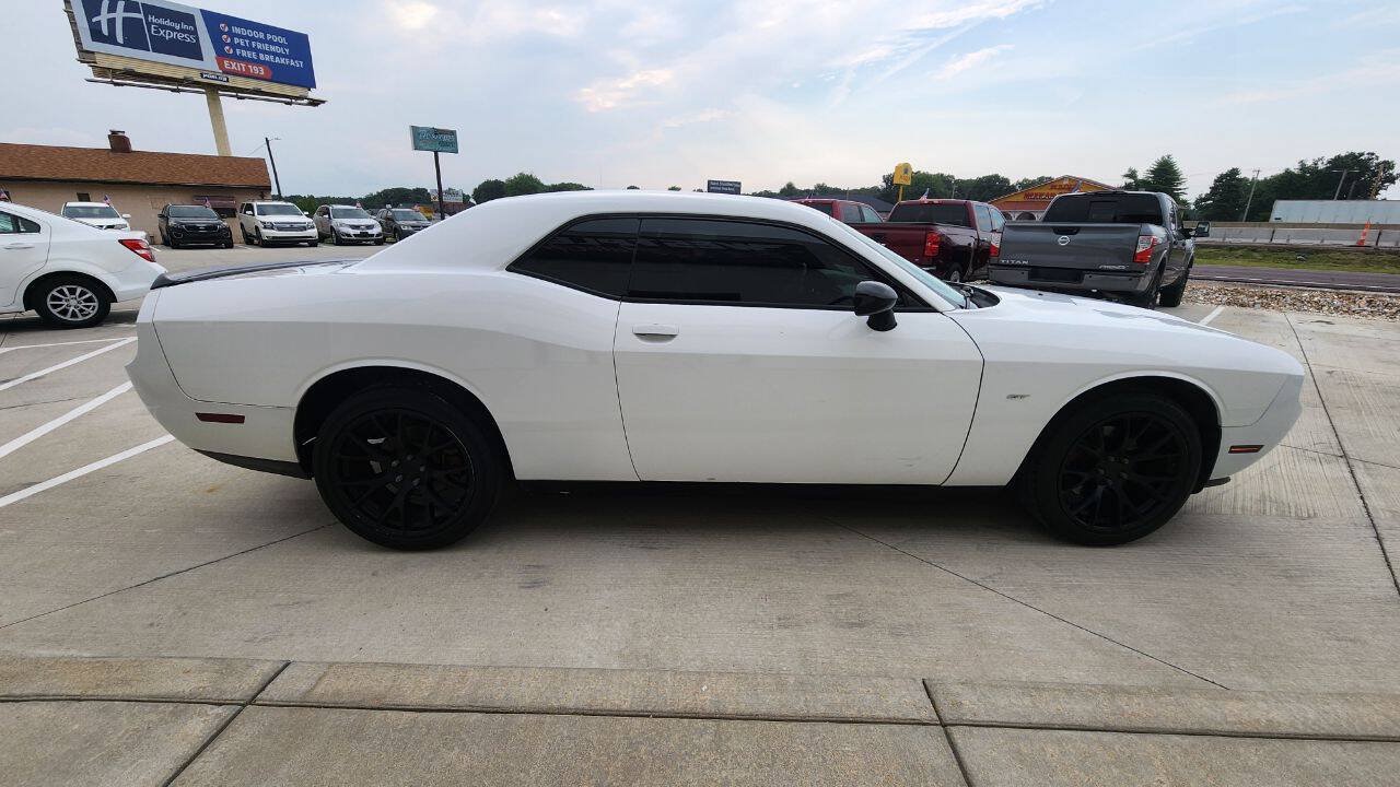 Used 2011 Dodge Challenger RWD image 6
