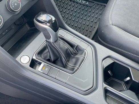 Certified 2022 Volkswagen Taos SE image 16