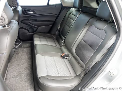 Used 2024 Chevrolet Trax LT w/ LT Convenience Package FWD image 11