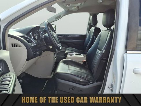 Used 2014 Chrysler Town & Country Touring FWD image 15