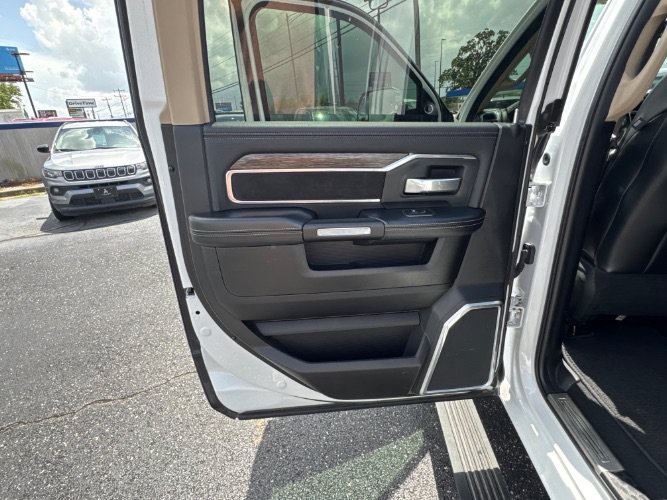 Used 2019 RAM 2500 Laramie AWD/4WD image 13
