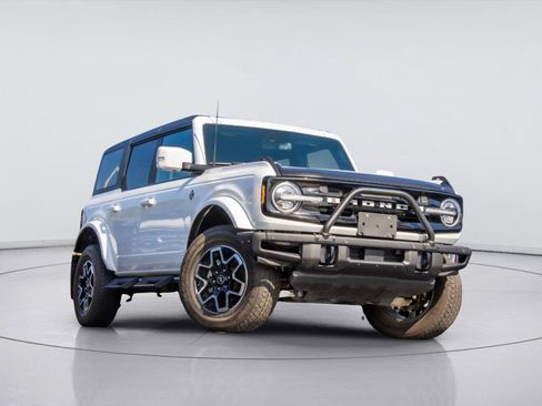 Certified 2024 Ford Bronco Outer Banks AWD/4WD image 1