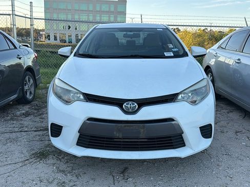 Used 2015 Toyota Corolla LE image 2
