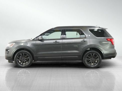 Used 2018 Ford Explorer XLT w/ Equipment Group 202A AWD/4WD image 2
