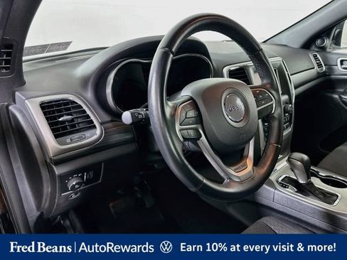 Used 2019 Jeep Grand Cherokee Laredo AWD/4WD image 12