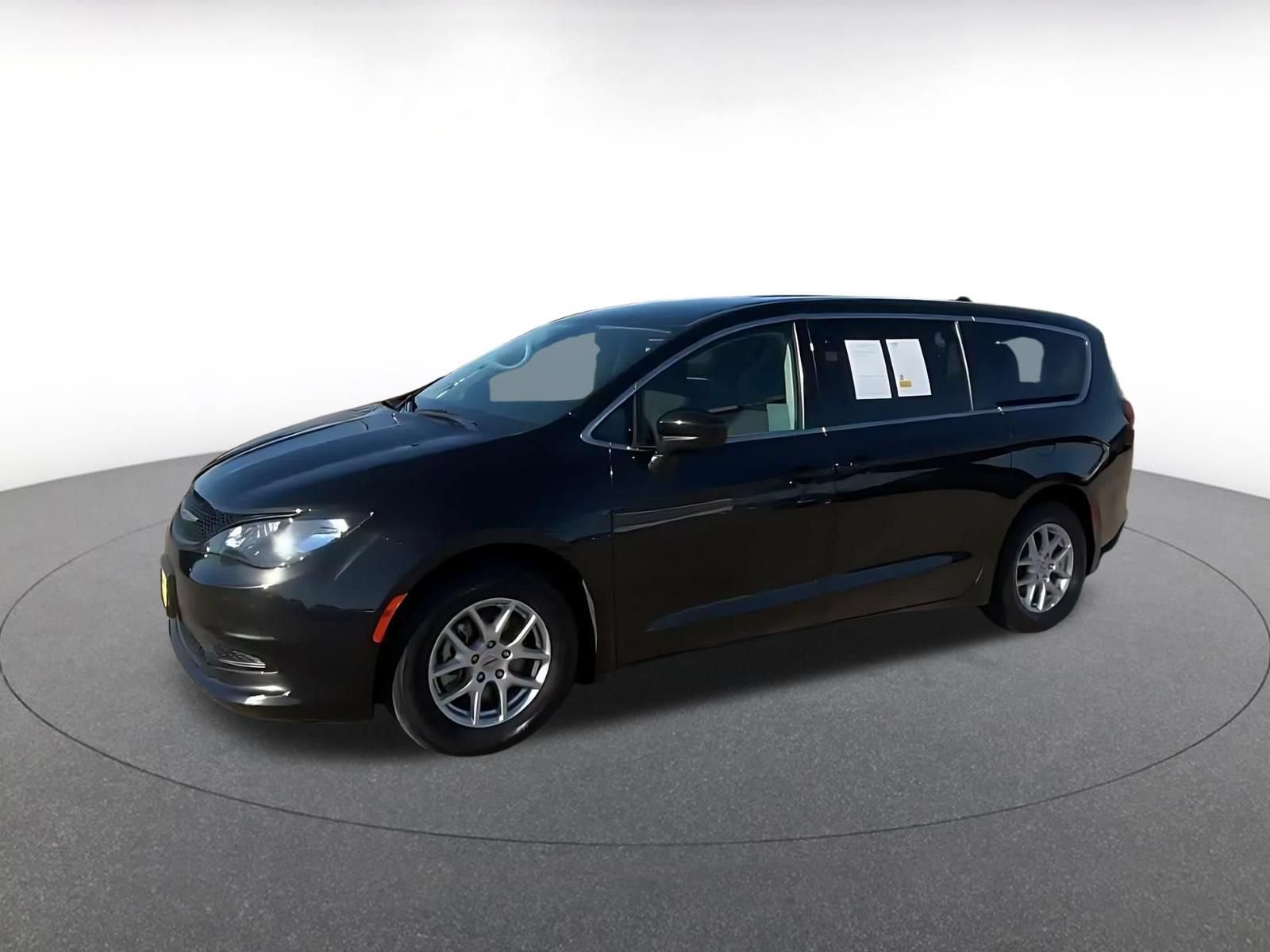 Used 2023 Chrysler Voyager LX FWD image 7