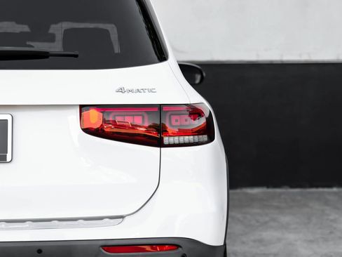 Used 2021 Mercedes-Benz GLB 250 4MATIC w/ Premium Package image 49