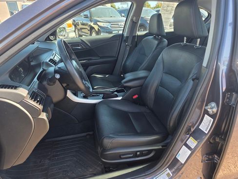 Used 2015 Honda Accord Touring image 7