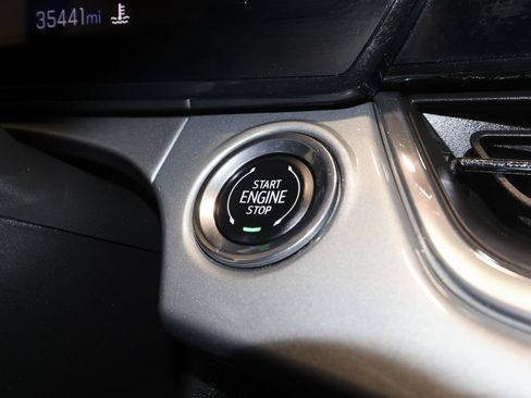 Used 2025 Chevrolet Trax LT FWD image 15