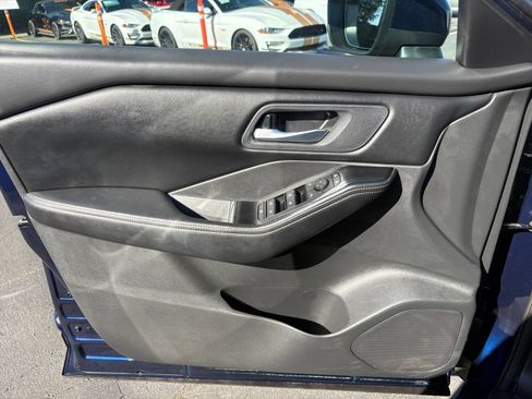 Used 2025 Nissan Rogue SV FWD image 18