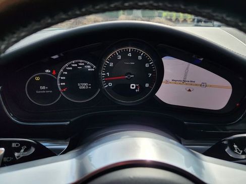 Used 2018 Porsche Panamera 4S image 28