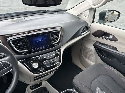 Used 2017 Chrysler Pacifica Touring Plus w/ Tire & Wheel Group image 24