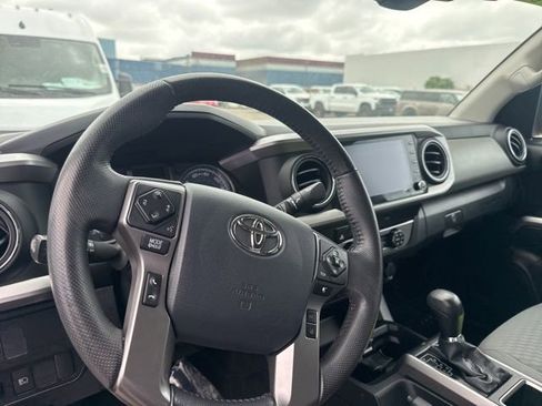 Used 2020 Toyota Tacoma SR5 w/ Technology Package AWD/4WD image 10